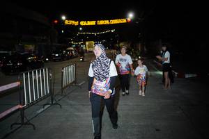 BIB: 30447
                            <button type="button" onclick="openModal(21794432)" class="btn btn-primary btn-sm float-right btn-popup" data-toggle="modal" data-target=".modal-high-quality">
                        <i class="fas fa-shopping-cart"></i> Add to Cart
                    </button>
                                            <button type="button" onclick="isThisMe(21794432, true)" class="btn btn-success btn-sm float-right btn-popup btn-isme hidden" data-toggle="tooltip" data-placement="bottom" title="นี่คือรูปของคุณใช่ไหม คลิกที่นี่เพื่อเอาเข้าอัลบั้ม">
                        <i class="fas fa-plus"></i> Add to album
                    </button>
                    <button type="button" onclick="isThisMe(21794432, false)" class="btn btn-warning btn-sm float-right btn-popup btn-isnotme hidden">
                        <i class="fas fa-ban"></i> Remove from album
                    </button>